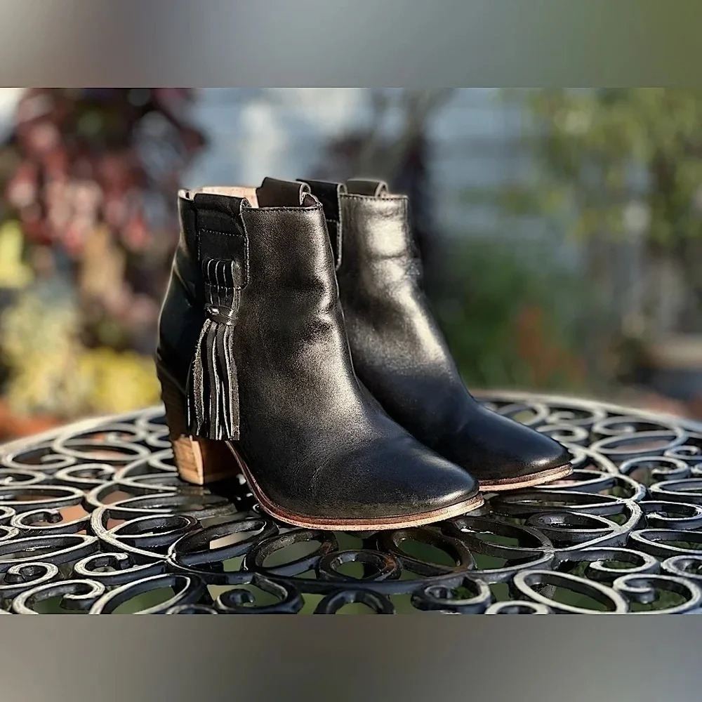 Seychelles — Black Leather Stacked Heel Ankle Boots